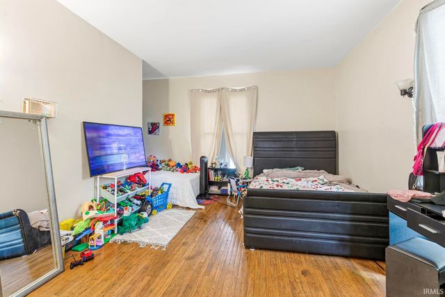 323 S 6th Street, Goshen, IN 46528