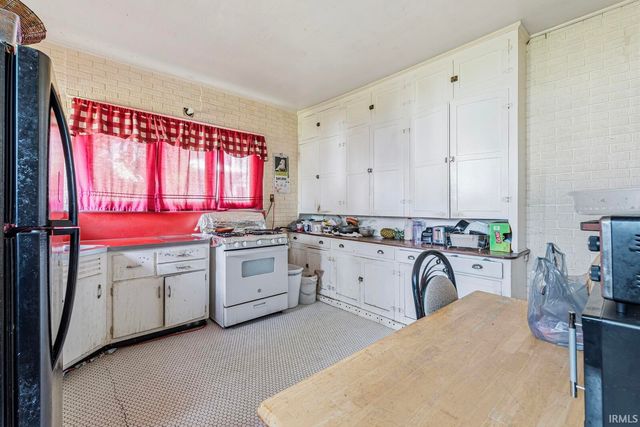 323 S 6th Street, Goshen, IN 46528