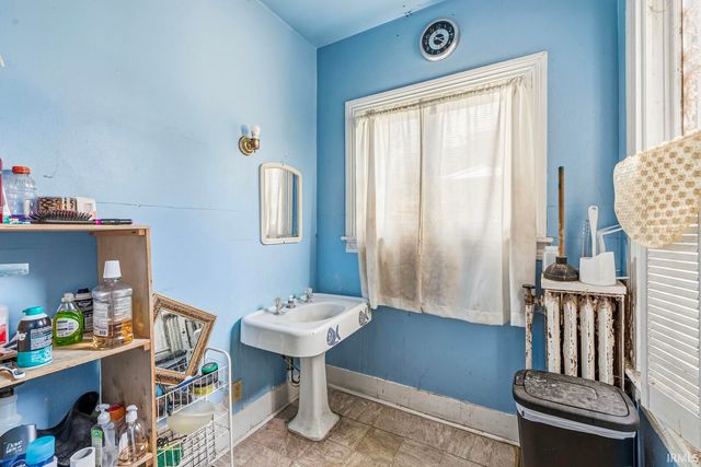 323 S 6th Street, Goshen, IN 46528