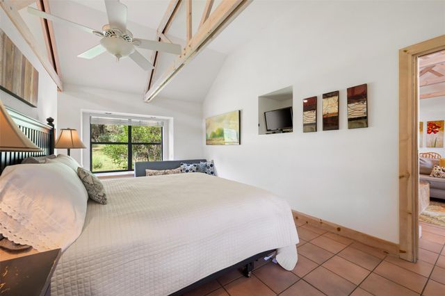 555 Hillsedge RD, Wimberley, TX 78676