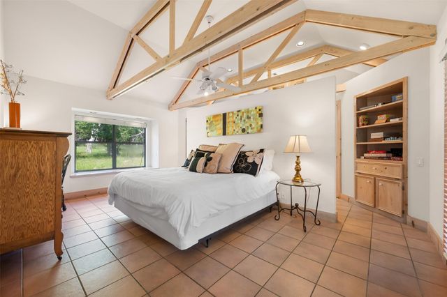555 Hillsedge RD, Wimberley, TX 78676