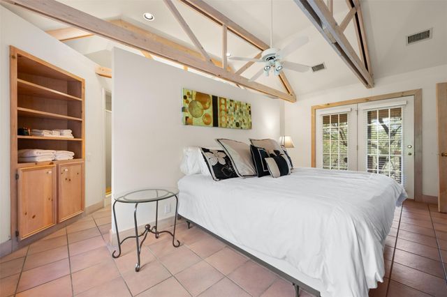 555 Hillsedge RD, Wimberley, TX 78676