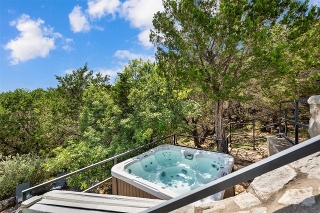 555 Hillsedge RD, Wimberley, TX 78676