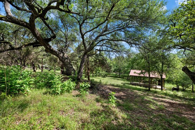 555 Hillsedge RD, Wimberley, TX 78676