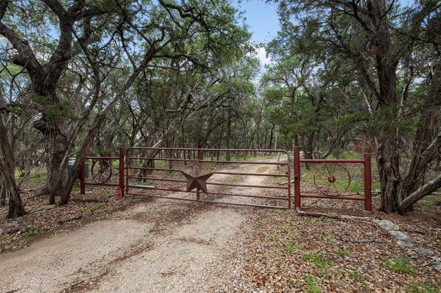 555 Hillsedge RD, Wimberley, TX 78676