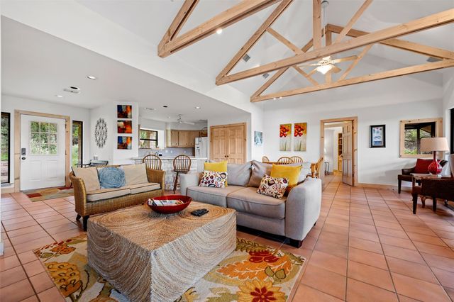 555 Hillsedge RD, Wimberley, TX 78676