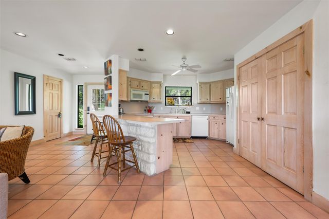 555 Hillsedge RD, Wimberley, TX 78676