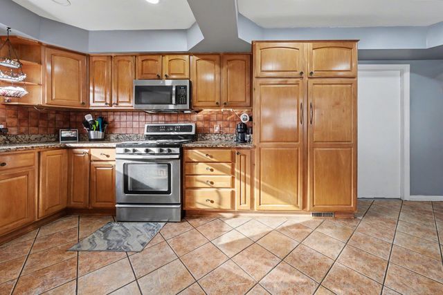 38076 Fringe Drive, Sterling Heights, MI 48310