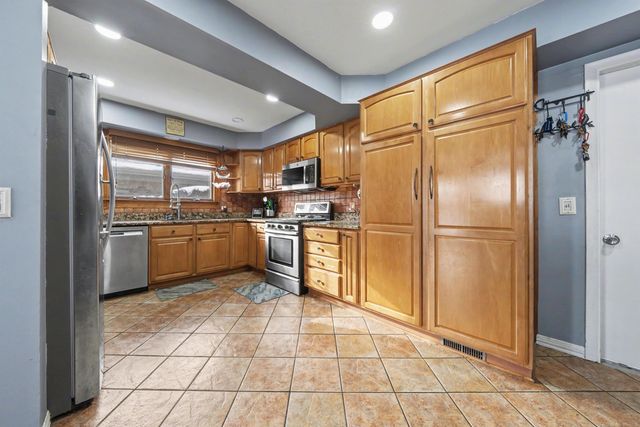 38076 Fringe Drive, Sterling Heights, MI 48310