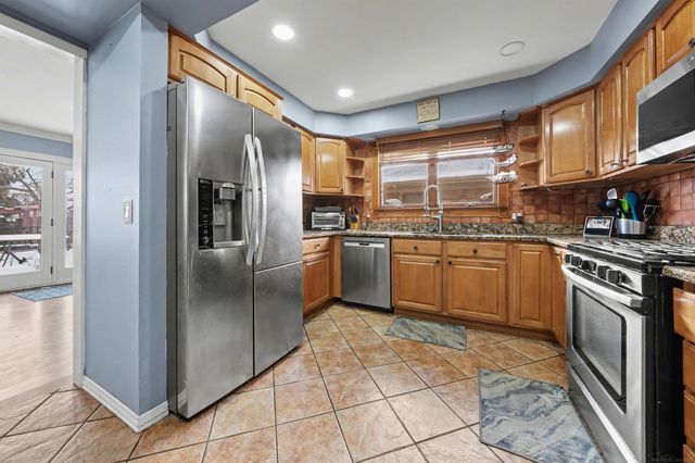 38076 Fringe Drive, Sterling Heights, MI 48310