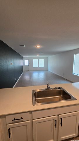430 Sarah Way, Marion, TX 78124