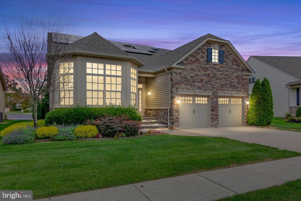 5 TARANTO LN, West Berlin, NJ 08091