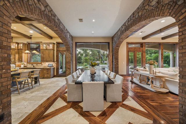 327 E Friar Tuck Lane, Houston, TX 77024