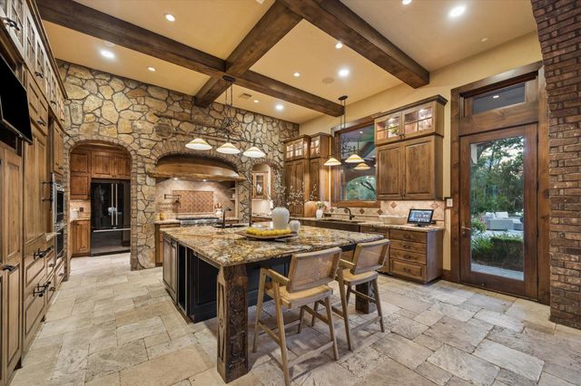 327 E Friar Tuck Lane, Houston, TX 77024