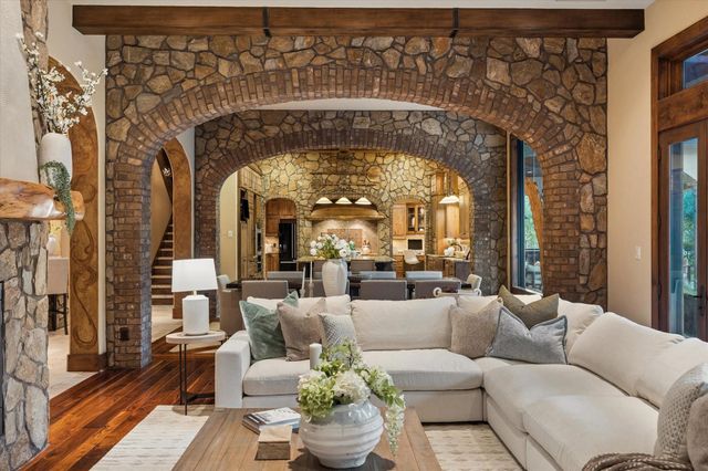 327 E Friar Tuck Lane, Houston, TX 77024