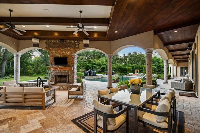 327 E Friar Tuck Lane, Houston, TX 77024
