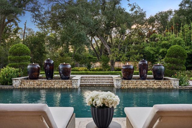 327 E Friar Tuck Lane, Houston, TX 77024