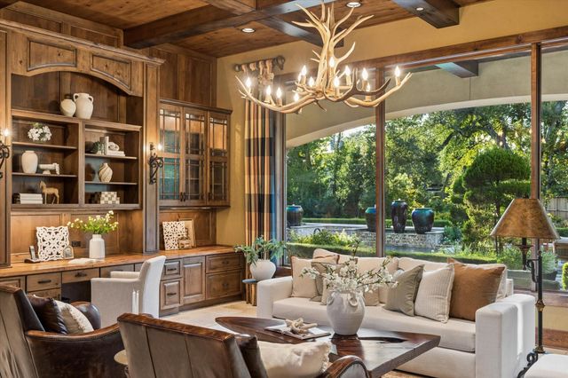 327 E Friar Tuck Lane, Houston, TX 77024