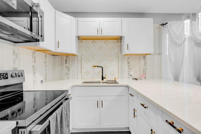 9411 210th Street, Queens Village, NY 11428