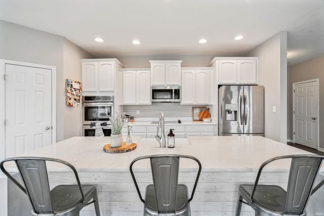 1065 Coral Springs Drive, Cicero, IN 46034