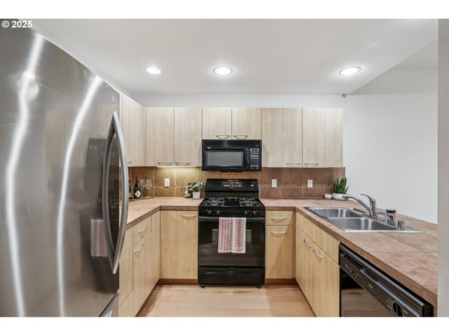 300 W 8TH St 206, Vancouver, WA 98660