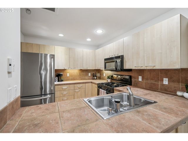 300 W 8TH St 206, Vancouver, WA 98660