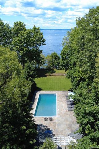 7 Cedar Lane, Glen Cove, NY 11542