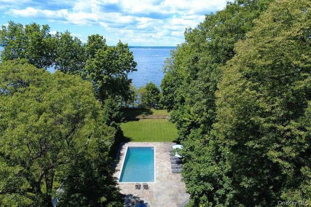 7 Cedar Lane, Glen Cove, NY 11542