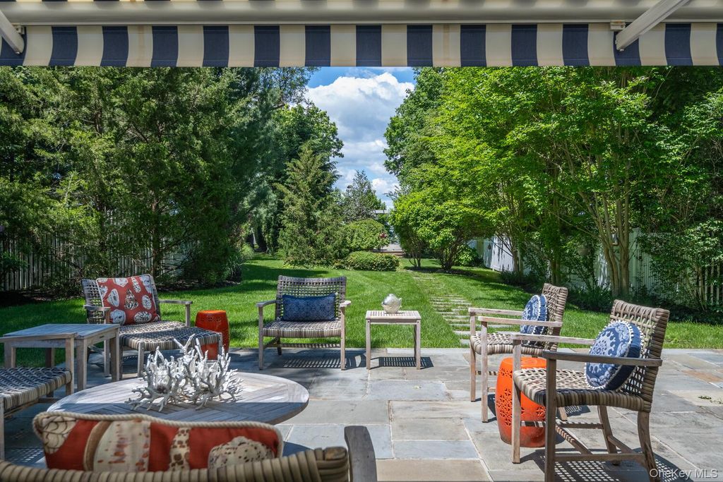 7 Cedar Lane, Glen Cove, NY 11542 — photo 2