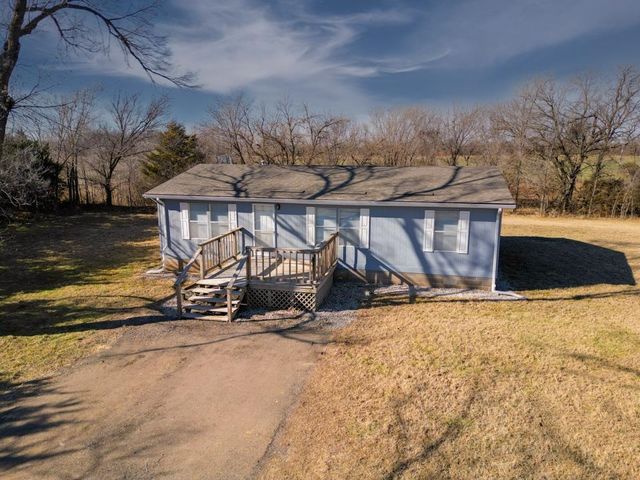 2810 192nd Rd, Winfield, KS 67156