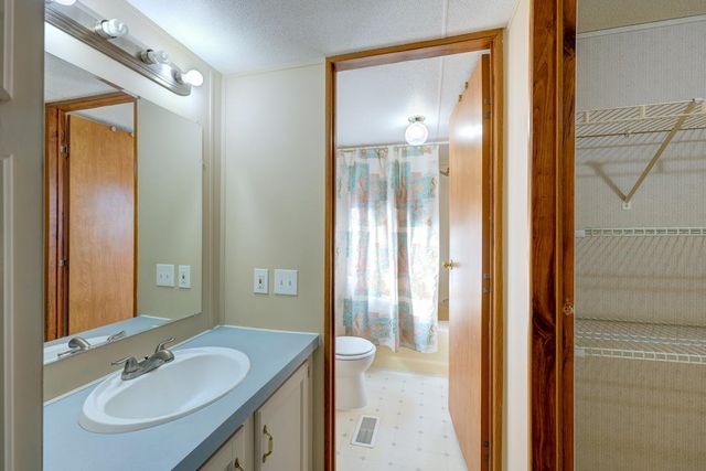 2810 192nd Rd, Winfield, KS 67156