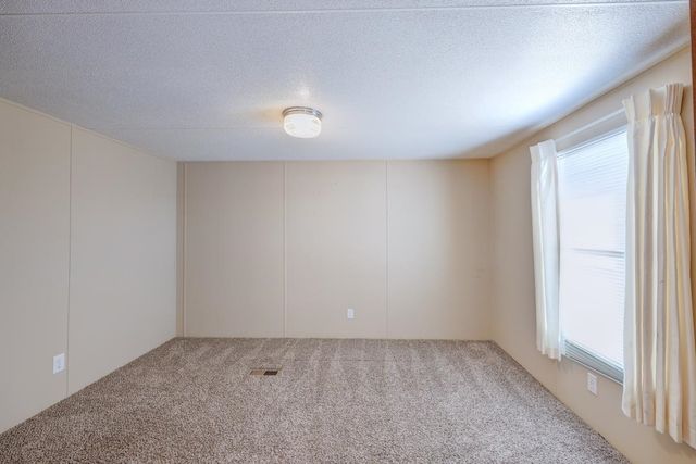 2810 192nd Rd, Winfield, KS 67156