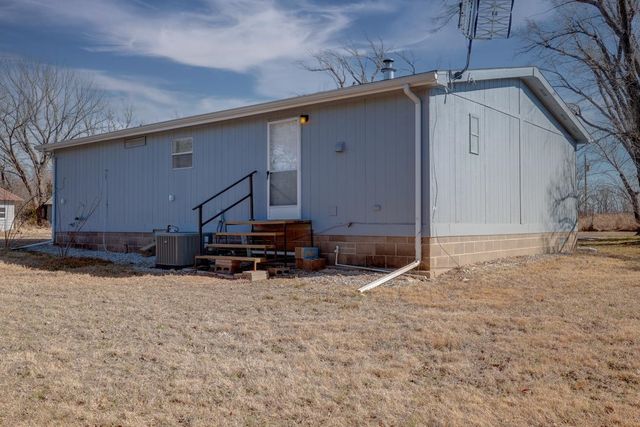 2810 192nd Rd, Winfield, KS 67156