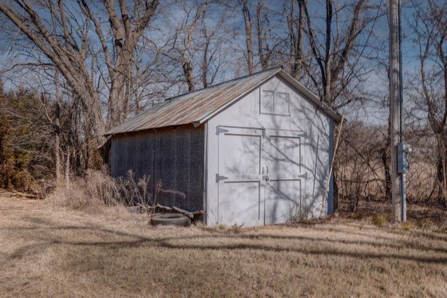 2810 192nd Rd, Winfield, KS 67156