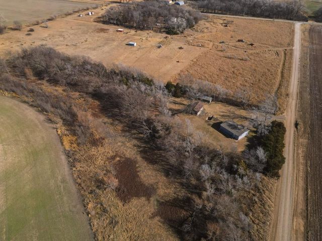 2810 192nd Rd, Winfield, KS 67156