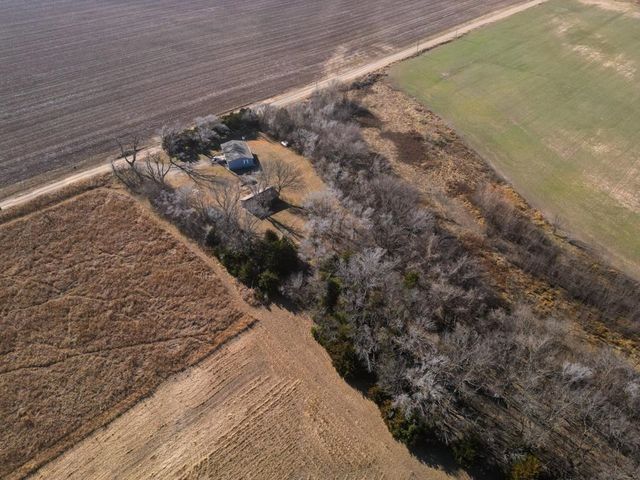 2810 192nd Rd, Winfield, KS 67156