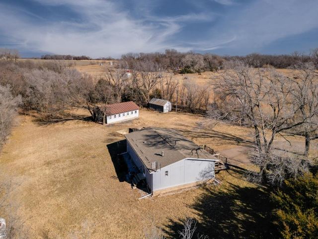 2810 192nd Rd, Winfield, KS 67156