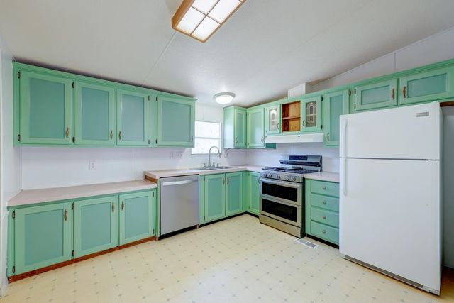 2810 192nd Rd, Winfield, KS 67156