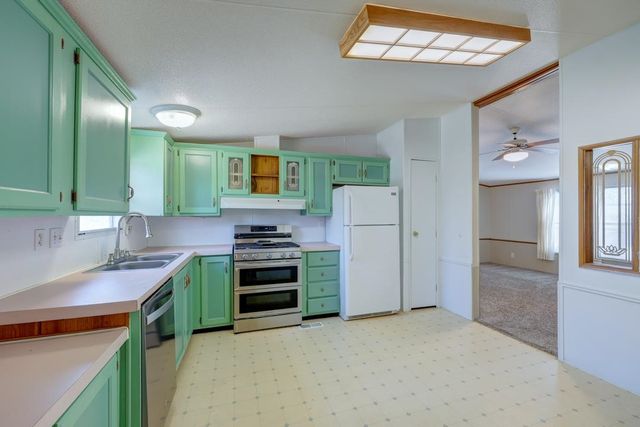 2810 192nd Rd, Winfield, KS 67156