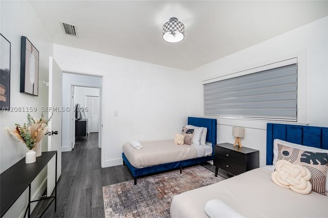 1704 S Le Jeune Rd, Coral Gables, FL 33134