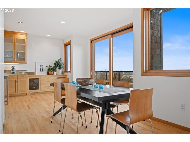 1262 Nw SUMMIT Ave, Portland, OR 97210