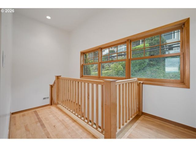 1262 Nw SUMMIT Ave, Portland, OR 97210