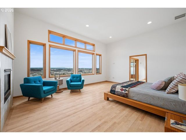 1262 Nw SUMMIT Ave, Portland, OR 97210