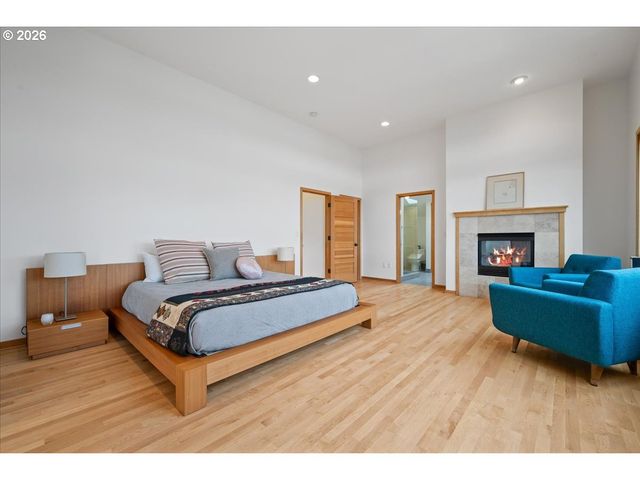 1262 Nw SUMMIT Ave, Portland, OR 97210