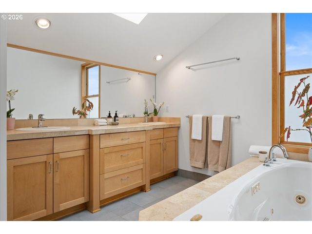 1262 Nw SUMMIT Ave, Portland, OR 97210