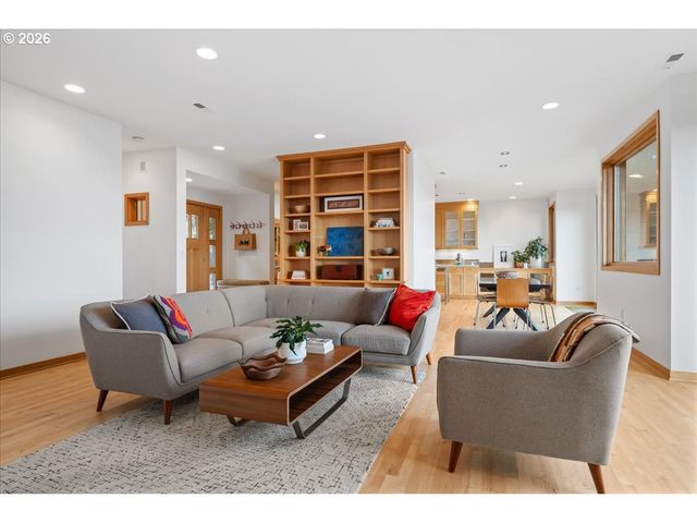 1262 Nw SUMMIT Ave, Portland, OR 97210