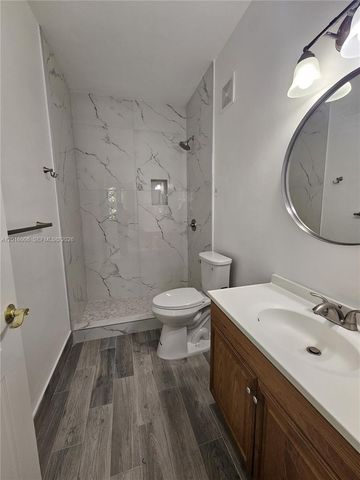 17720 NW 73 203, Hialeah, FL 33015