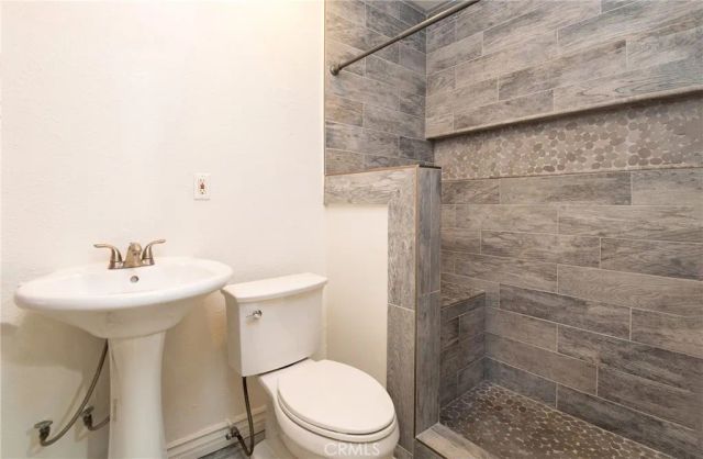 8995 Victoria Avenue, South Gate, CA 90280