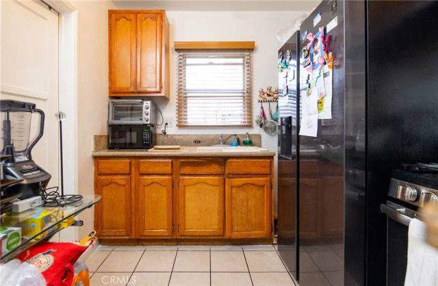 8995 Victoria Avenue, South Gate, CA 90280