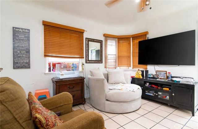 8995 Victoria Avenue, South Gate, CA 90280